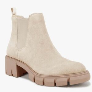 Cream boots by Athlefit I ordered to big, size 7.5M. Heel 2”